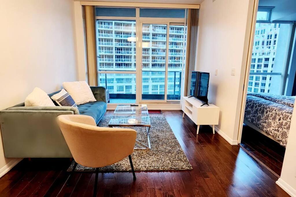 Lakeview Condo In Downtown With Free Parking. Торонто Екстер'єр фото