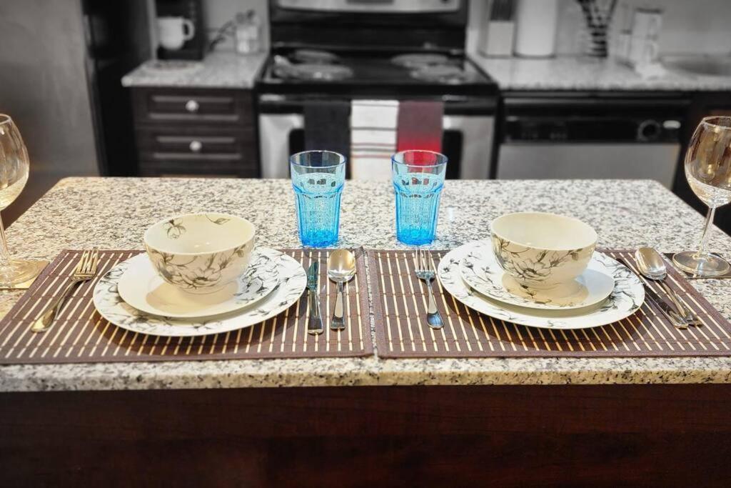 Lakeview Condo In Downtown With Free Parking. Торонто Екстер'єр фото