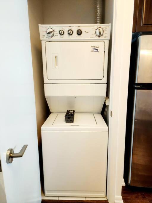 Lakeview Condo In Downtown With Free Parking. Торонто Екстер'єр фото