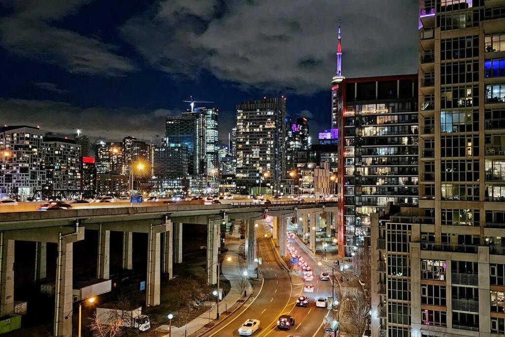 Lakeview Condo In Downtown With Free Parking. Торонто Екстер'єр фото