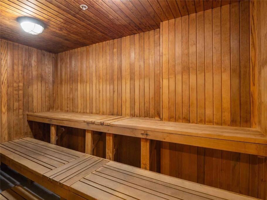 Lakeview Condo In Downtown With Free Parking. Торонто Екстер'єр фото