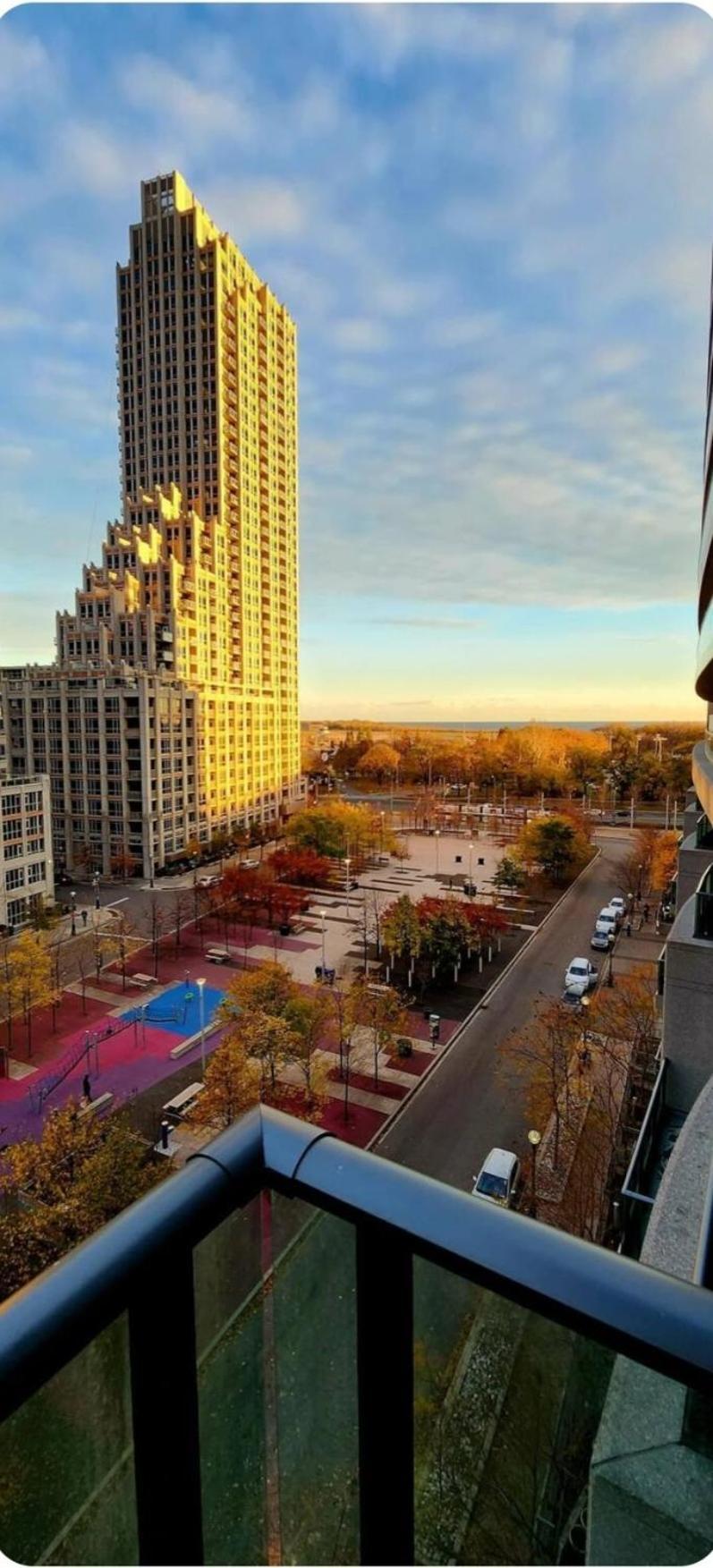 Lakeview Condo In Downtown With Free Parking. Торонто Екстер'єр фото